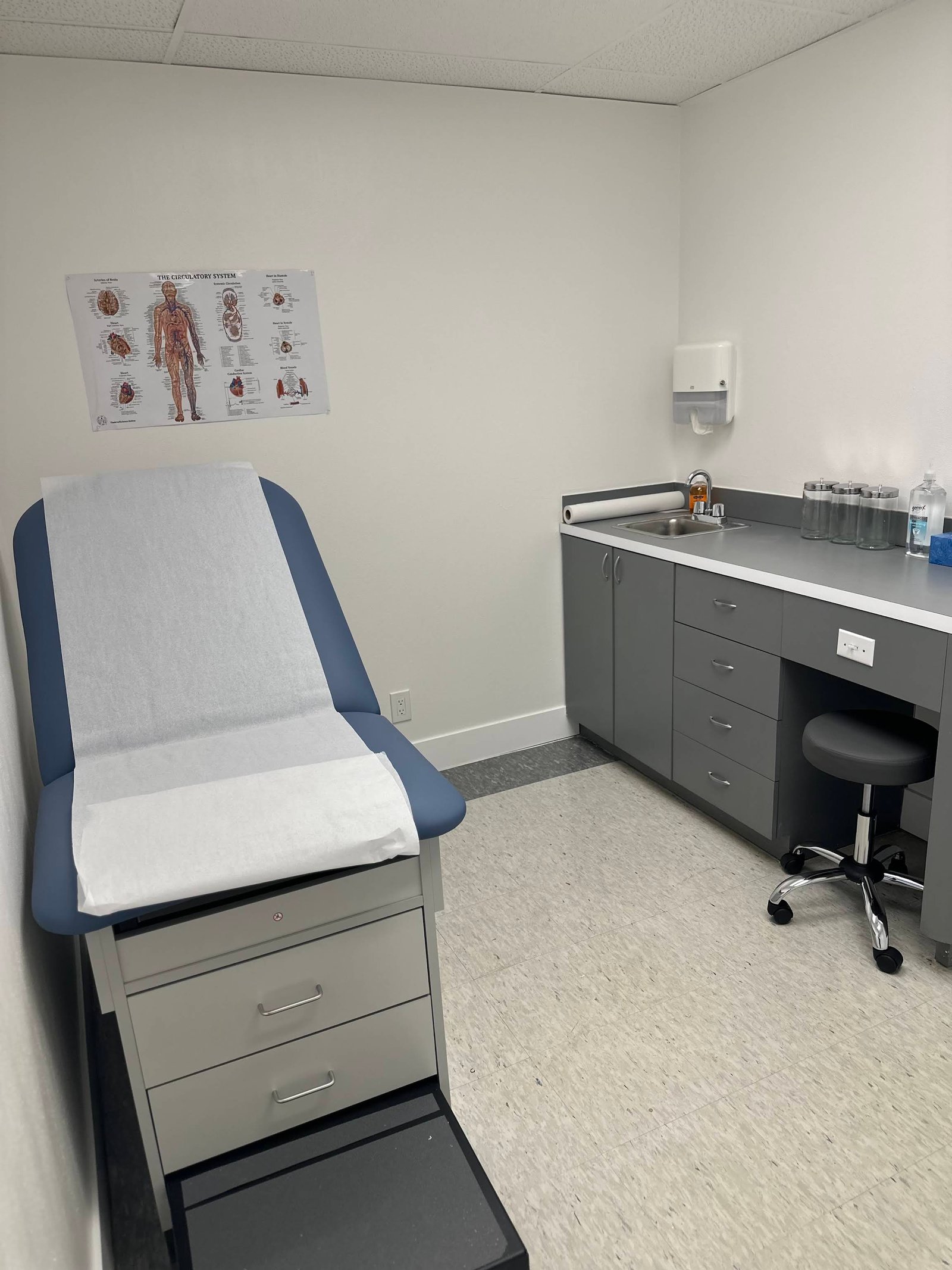 Exam room with standard diagnostic equipment